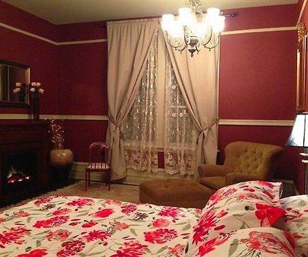 The Egan Inn Пембрук Екстериор снимка