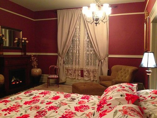The Egan Inn Пембрук Екстериор снимка