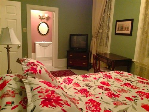 The Egan Inn Пембрук Екстериор снимка